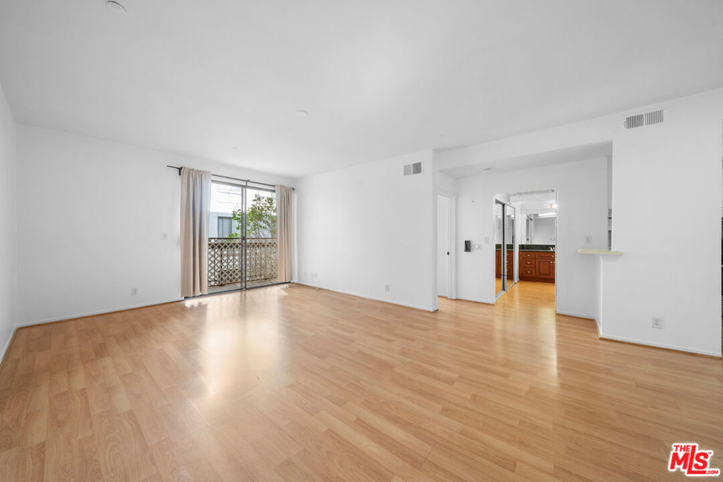 533 S St Andrews Place #203
