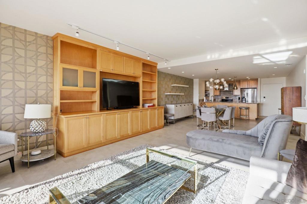2500 Torrey Pines Rd - photo 8