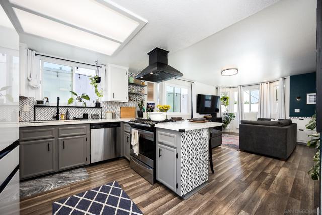 5778 Cumberland St, San Diego CA: https://media.crmls.org/mediaz/bcb2a8ab-e8da-42e2-9c25-61e7560e103c.jpg