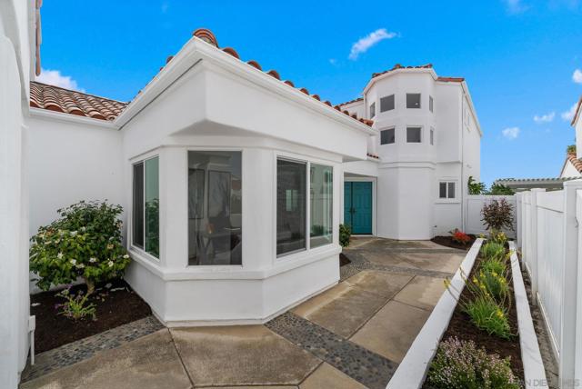 4979 Poseidon Way, Oceanside CA: https://media.crmls.org/mediaz/bcb2d2e5-0100-4063-9808-e0dc0db07cb5.jpg