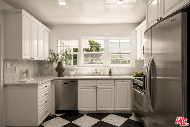 3860 Hepburn Avenue, Los Angeles CA: https://media.crmls.org/mediaz/bcb32b7a-ad3f-4803-87da-60e74141f04f.jpg