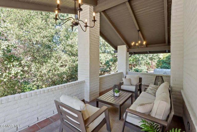 1251 Calle Las Casas, Thousand Oaks CA: https://media.crmls.org/mediaz/bcb36bff-f3ec-45ed-b657-3907e2a5ae8a.jpg