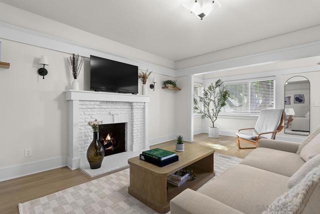 311 B Ave, Coronado CA: https://media.crmls.org/mediaz/bcb37cfb-9abe-401a-b2a3-5c064ed7e0d6.jpg