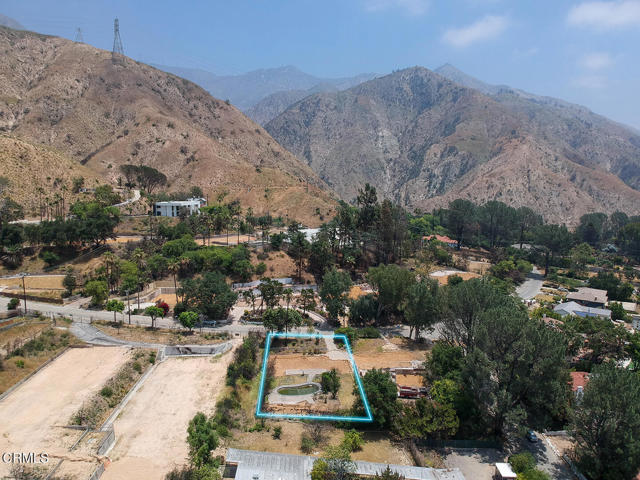 1962 E Loma Alta Drive, Altadena CA: https://media.crmls.org/mediaz/bcb3817c-76fa-4ce5-af21-ba1baa1444ac.jpg