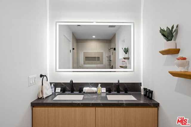 841 N Mccadden Pl, Los Angeles CA: https://media.crmls.org/mediaz/bcb3bdf9-3eea-4ab1-a4a1-10fd448c4a83.jpg