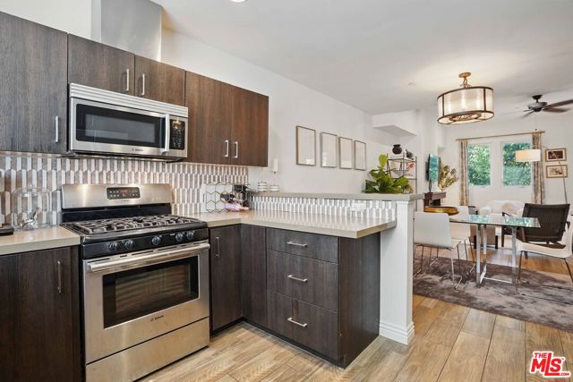 4541 Colfax Avenue, Studio City CA: https://media.crmls.org/mediaz/bcb3ef94-08ed-4b4f-baad-ed7bd69b5ac3.jpg