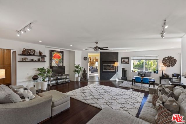 7130 Gateshead Way, West Hills CA: https://media.crmls.org/mediaz/bcb41e4b-8a3d-41bb-868e-4bf6ceee280d.jpg