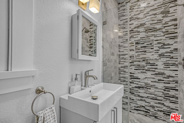 991 Palm Terrace, Pasadena CA: https://media.crmls.org/mediaz/bcb44538-cba5-44ae-a52b-9eee192ce335.jpg