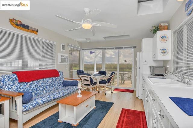 3824 Stone Rd, Bethel Island CA: https://media.crmls.org/mediaz/bcb457a9-5753-43d4-a961-96df6de9c761.jpg