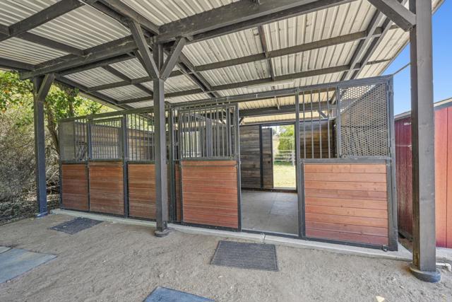31619 21 Via Puerta Del Sol, Bonsall CA: https://media.crmls.org/mediaz/bcb4b9ea-142f-4c58-935f-a9870913cb18.jpg