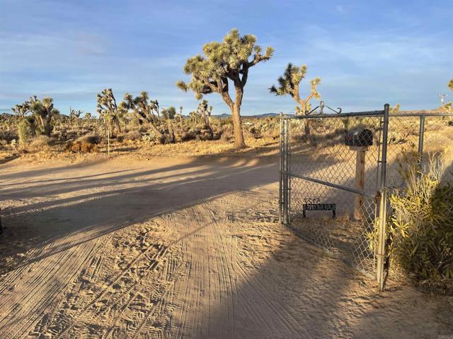 Detail Gallery Image 6 of 24 For 5127 Elata Avenue #1-2,  Yucca Valley,  CA 92284 - 2 Beds | 3 Baths