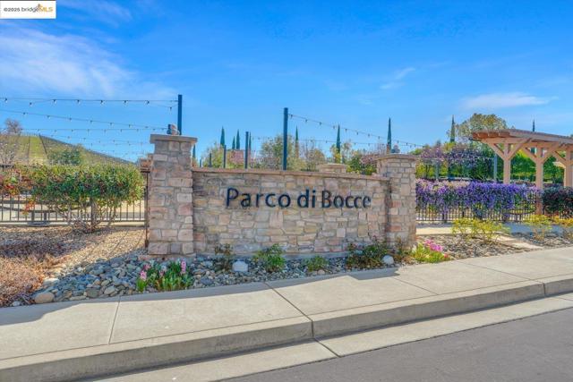 1577 Chianti LN, Brentwood CA: https://media.crmls.org/mediaz/bcb50f07-dc97-476d-8092-adbf08991ffd.jpg