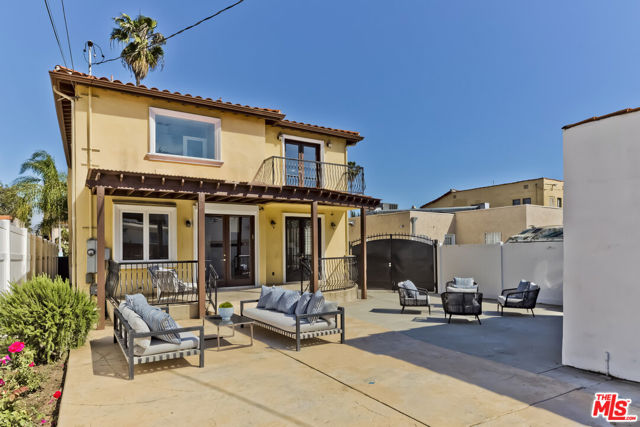 1471 S Crest Drive, Los Angeles CA: https://media.crmls.org/mediaz/bcb52d5a-a951-49c7-9146-b12527b79b98.jpg