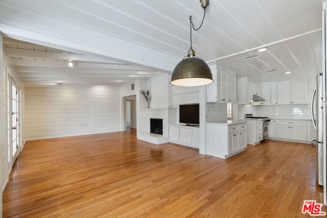 5705 Sunnyslope Avenue, Valley Glen CA: https://media.crmls.org/mediaz/bcb536a1-4c29-4d2e-b7bd-b113d38bc696.jpg