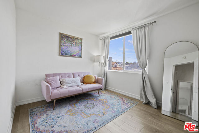 Light and airy 2nd bedroom