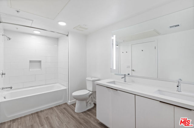 5750 E Hollywood Boulevard, Los Angeles CA: https://media.crmls.org/mediaz/bcb5600c-9093-46dc-bdbf-892b13595b6c.jpg