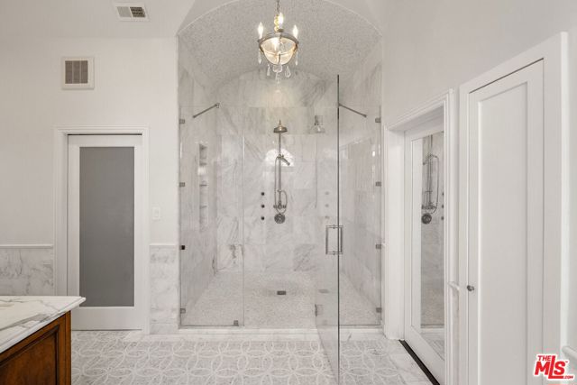 516 Lincoln Boulevard, Santa Monica CA: https://media.crmls.org/mediaz/bcb58557-c2f4-404c-9ec7-5f435b0f00f9.jpg