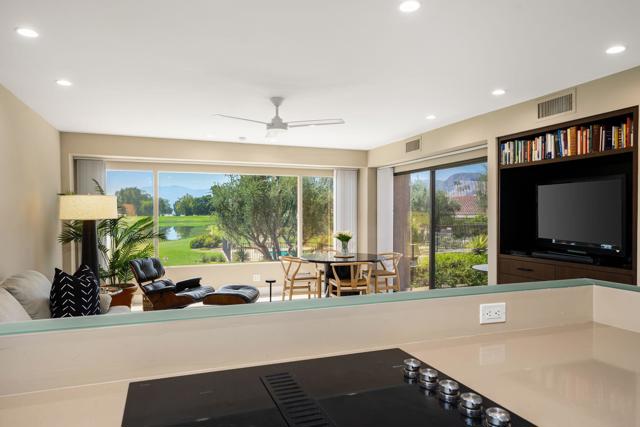 34890 Mission Hills Drive, Rancho Mirage CA: https://media.crmls.org/mediaz/bcb5bdbc-3857-4022-8e06-27b95c255b67.jpg