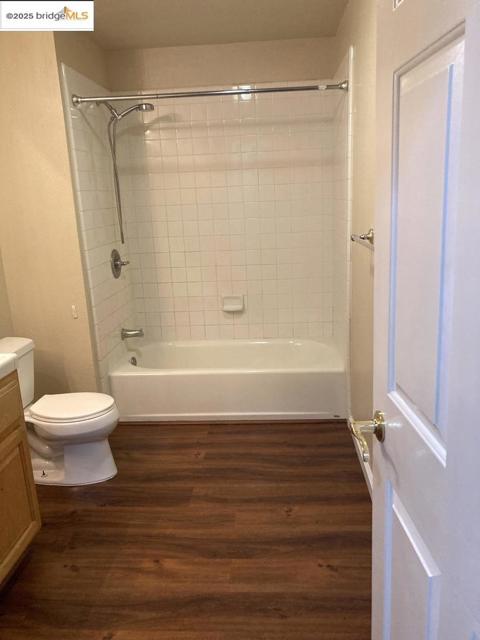 297 Tradewinds DR, San Jose CA: https://media.crmls.org/mediaz/bcb6c55c-4693-4e0c-b021-99b97faa6330.jpg