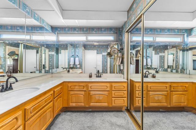 1363 Timberpond Dr, El Cajon CA: https://media.crmls.org/mediaz/bcb6dca0-b5bc-4c9a-b522-889eb7bb9e38.jpg