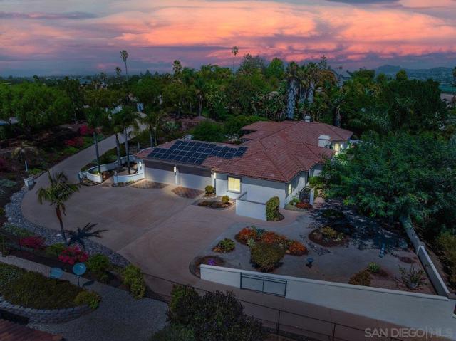 2860 Via Rancheros Way, Fallbrook CA: https://media.crmls.org/mediaz/bcb6df3c-d612-4551-8c11-c7039b61895c.jpg