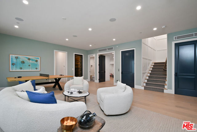 416 21st Place, Santa Monica CA: https://media.crmls.org/mediaz/bcb70402-5a23-4e75-830f-c48ec68e82b6.jpg