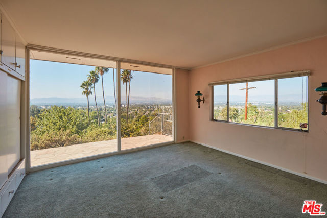 4571 N Gable Drive, Encino CA: https://media.crmls.org/mediaz/bcb77d9b-0e24-4bf7-a230-87d2e77cb951.jpg