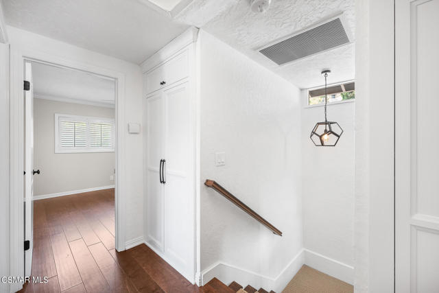 1267 Willsbrook Court, Westlake Village CA: https://media.crmls.org/mediaz/bcb78309-c823-4f86-a4e7-174eaf9660ef.jpg