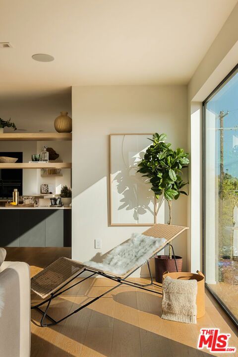 1900 Penmar Avenue, Venice CA: https://media.crmls.org/mediaz/bcb86b91-8150-460f-8c6c-8662bb446b79.jpg