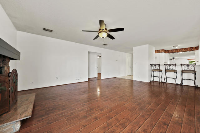 52600 Avenida Herrera, La Quinta CA: https://media.crmls.org/mediaz/bcb885ed-9a26-45ec-8f22-33abee027e59.jpg