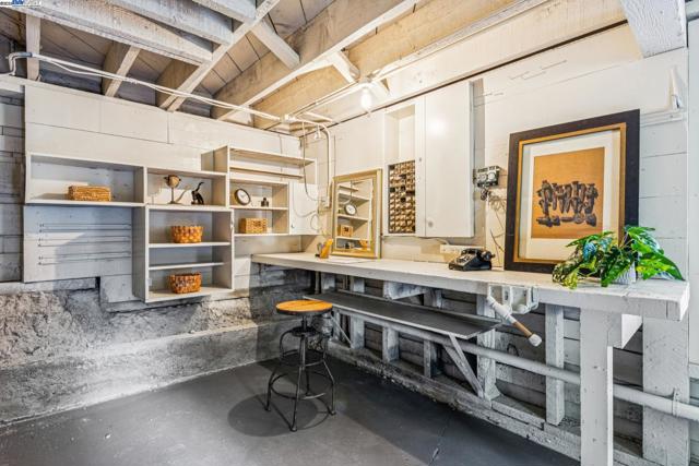 5811 Romany, Oakland CA: https://media.crmls.org/mediaz/bcb8ff87-98ed-48ef-ac7e-42fc5921a5e5.jpg