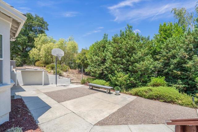 8710 Wild Iris Drive, Gilroy CA: https://media.crmls.org/mediaz/bcb9585f-6895-43d4-949a-5436e76a232b.jpg