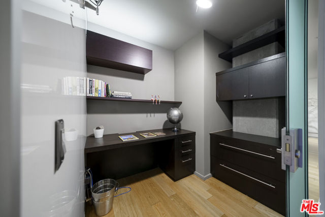 1155 S Grand Avenue, Los Angeles CA: https://media.crmls.org/mediaz/bcb9f58a-33e7-42f9-bb53-f25aa79a0615.jpg