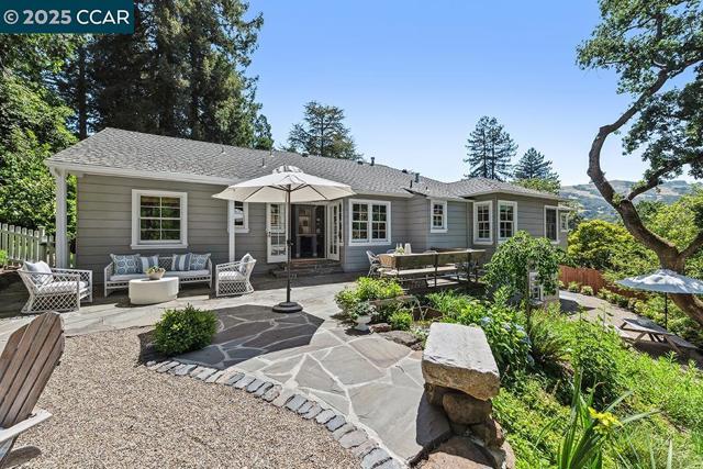 72 Davis Rd, Orinda CA: https://media.crmls.org/mediaz/bcba6882-18af-4c18-af7d-1998698f4b22.jpg