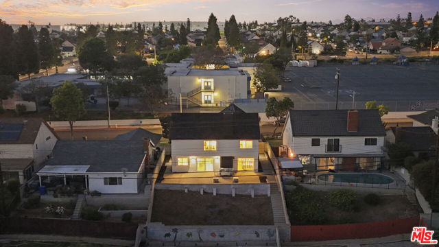 1722 E Turmont Street, Carson CA: https://media.crmls.org/mediaz/bcba8520-52d5-4d15-bd8a-8b2a6d856d17.jpg