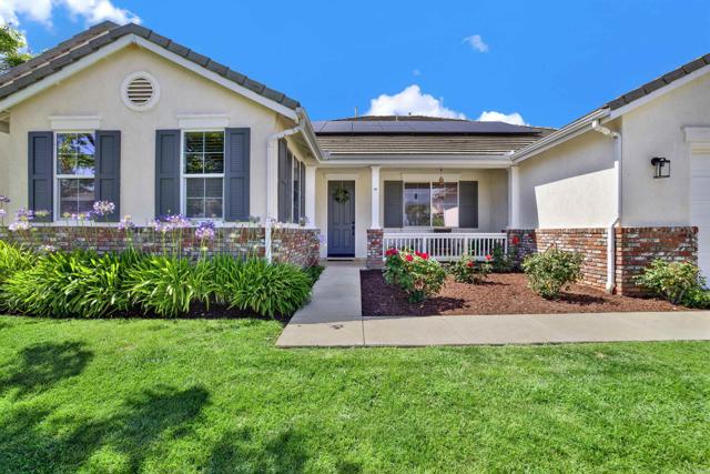 10576 Pinion Trl, Escondido CA: https://media.crmls.org/mediaz/bcba9505-0d70-442b-955d-84ecdf4d3116.jpg