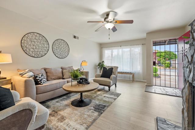 13340 Miguel Garden Way, Poway CA: https://media.crmls.org/mediaz/bcbaac9c-4c94-4e5c-811e-2f5220e84cab.jpg