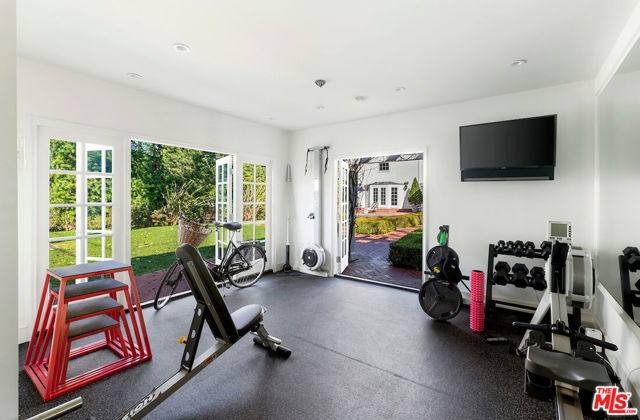 615 Trenton Drive, Beverly Hills CA: https://media.crmls.org/mediaz/bcbabe3a-6587-4ba5-89db-5349a5f8e3ec.jpg
