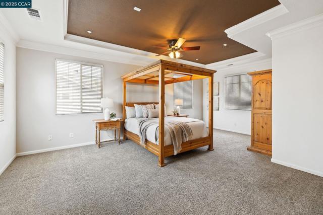 127 Sanford Ct, Brentwood CA: https://media.crmls.org/mediaz/bcbaf564-7295-43c3-bae1-17f24bf2f808.jpg