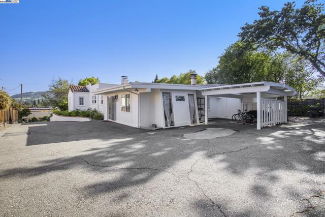 366 Ilo Ln, Danville CA: https://media.crmls.org/mediaz/bcbb39bf-5c0b-4b14-bafe-a63add4d8795.jpg