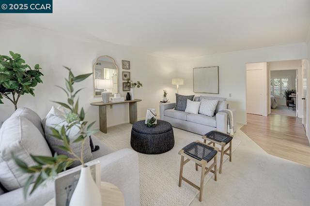 1224 Singingwood Ct, Walnut Creek CA: https://media.crmls.org/mediaz/bcbb7f8e-4598-4dd7-80b3-4327016bd1c6.jpg