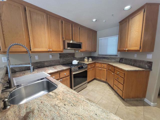 1789 Corte Sueno, Livermore CA: https://media.crmls.org/mediaz/bcbbc8a8-6c0c-4f15-9512-e288c7ee55aa.jpg