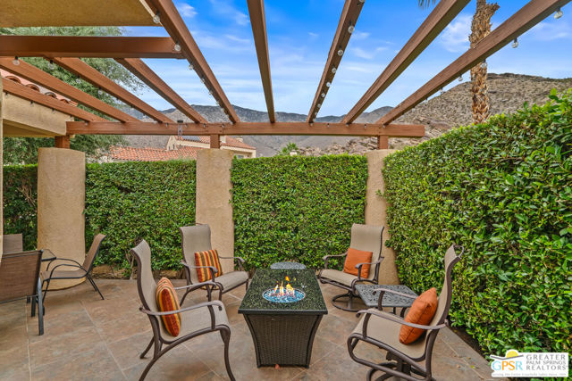 226 Canyon Circle, Palm Springs CA: https://media.crmls.org/mediaz/bcbbeae2-97b2-4437-b923-9c57ad600527.jpg