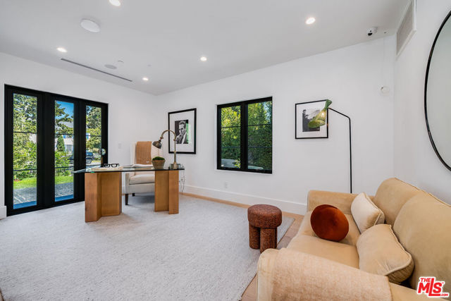 707 N Crescent Drive, Beverly Hills CA: https://media.crmls.org/mediaz/bcbc536f-8477-4a32-b43e-77648d73295e.jpg