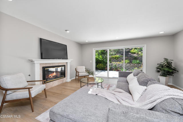 1253 Willsbrook Court, Westlake Village CA: https://media.crmls.org/mediaz/bcbc6392-9cee-427f-8cdf-ec8c86a7e8d9.jpg