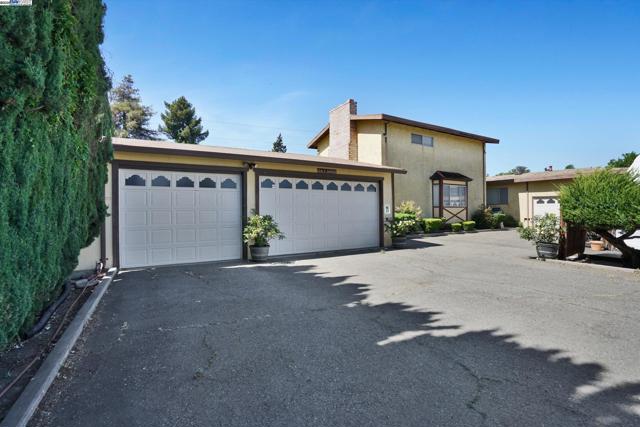 664 Berry Ave, Hayward CA: https://media.crmls.org/mediaz/bcbccbef-7f78-4489-95bb-36735a7f707d.jpg