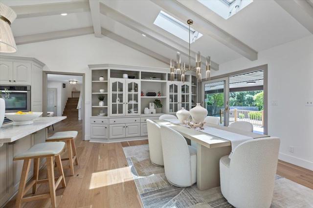 17095 Summit Way, Los Gatos CA: https://media.crmls.org/mediaz/bcbce900-2813-419a-92f4-567bf036ff01.jpg