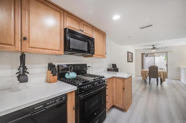 Detail Gallery Image 15 of 32 For 2112 E Vista Way #10,  Vista,  CA 92084 - 3 Beds | 2/1 Baths