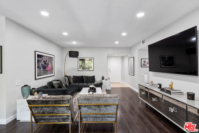 1015 North Kings Road, 201 photo 6