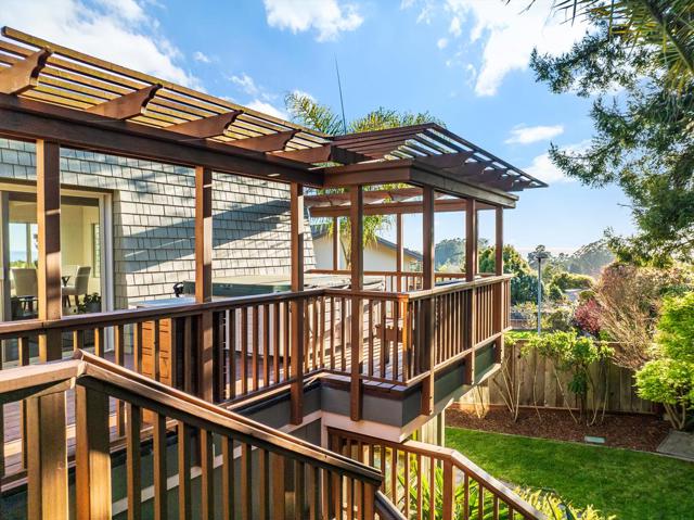 207 Driftwood Court, Aptos CA: https://media.crmls.org/mediaz/bcbd2b7d-d663-43b1-814d-47ab641cf762.jpg